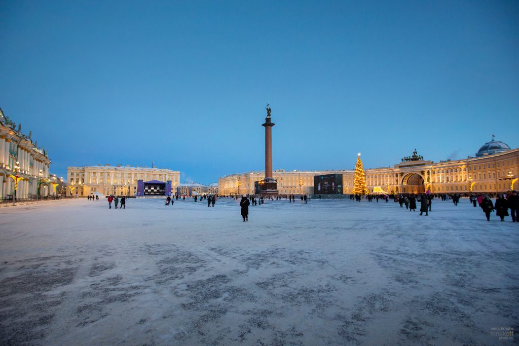 Вечерняя панорама Дворцовой площади