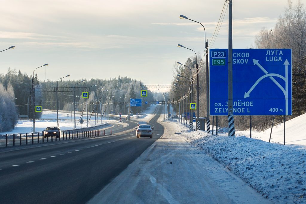 Зимняя дорога от Санкт-Петербурга к Пскову