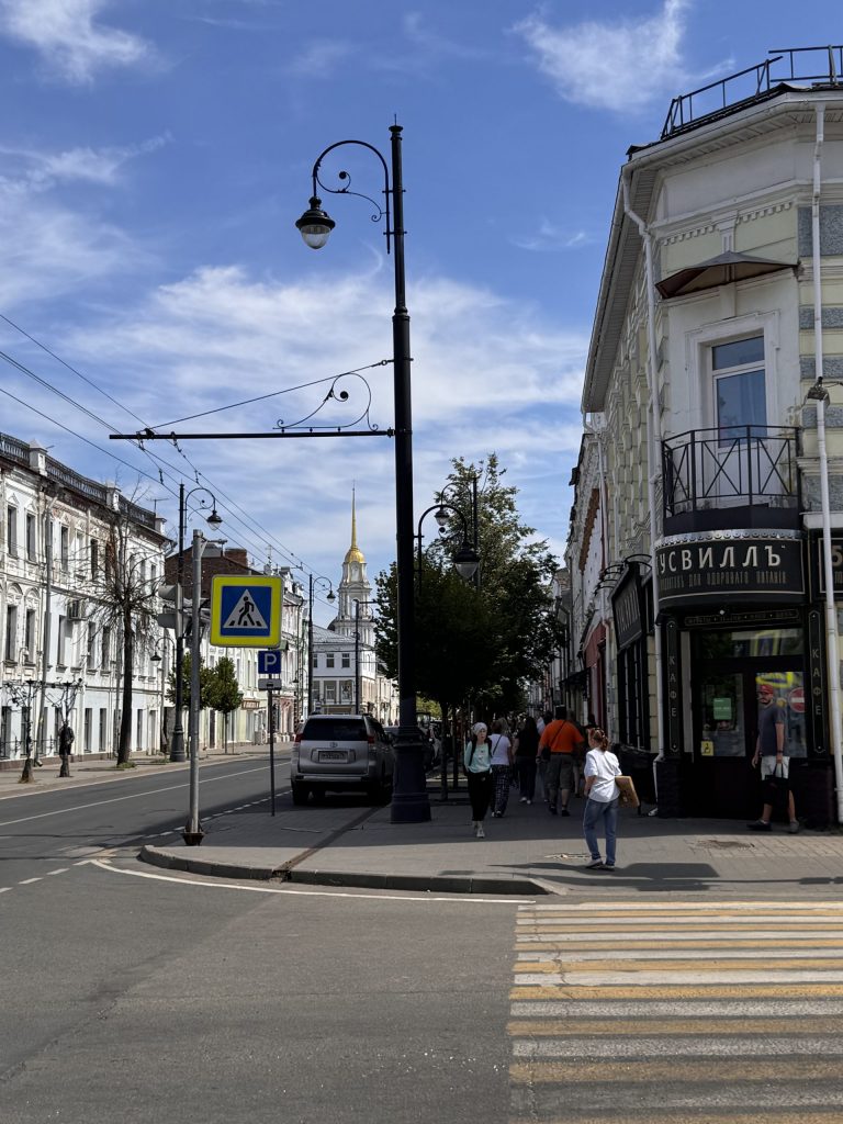 Рыбинск. Вывеска магазина ВкусВилл "под старину".