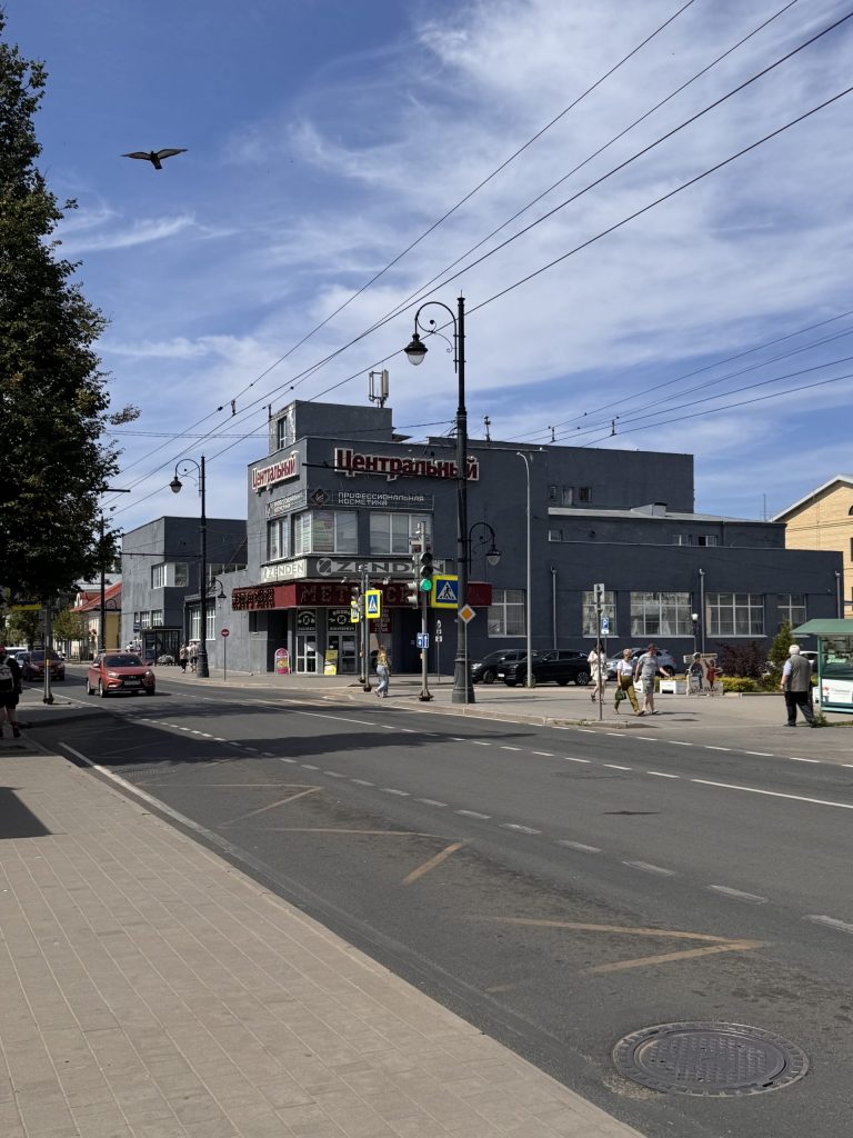 ТЦ Центральный на Крестовской улице в Рыбинске