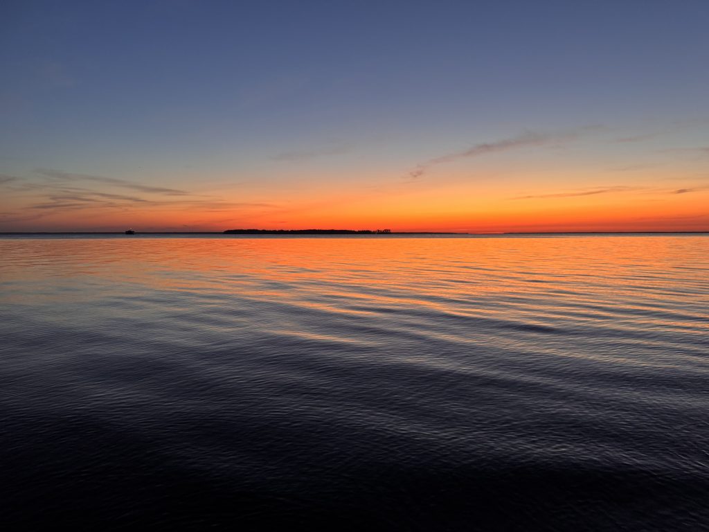 Закат на Рыбинском водохранилище
