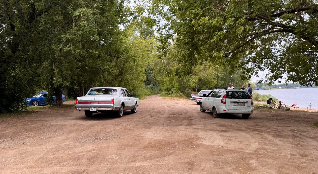 Старые американские авто повсюду