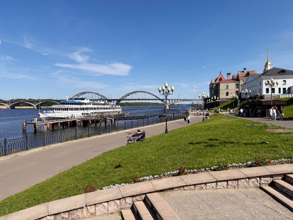 Прогулка по набережной Рыбинска